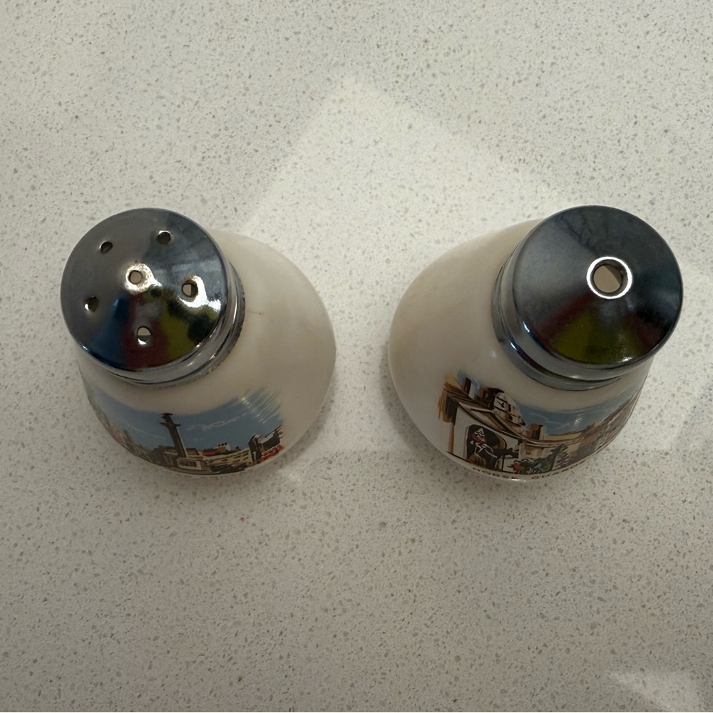 Vintage London Salt & Pepper Shakers Trafalgar Square Horse Guards Parade - Picture 7 of 13